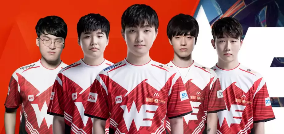 球与前场任 球与前场任